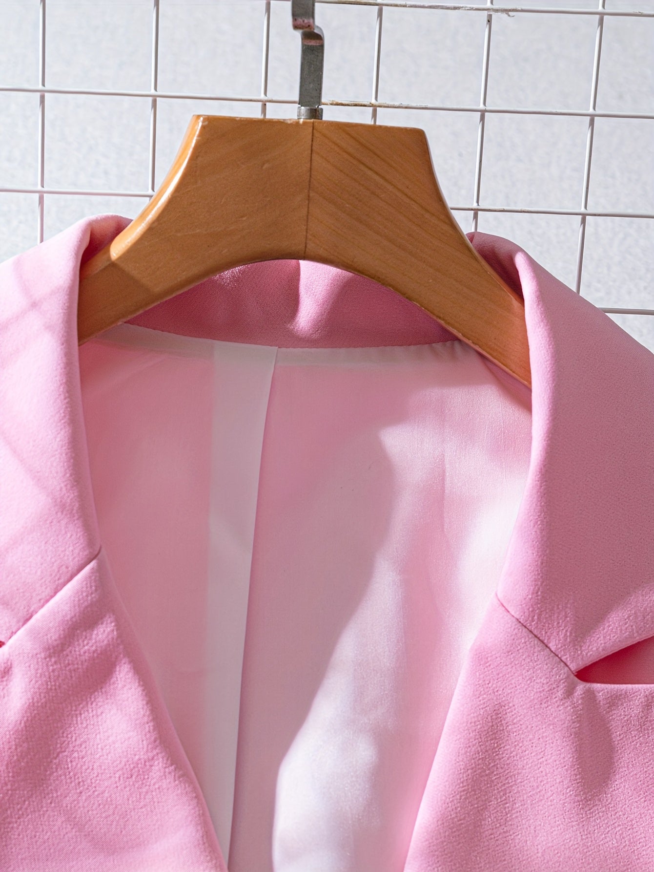 Women'S Pink Short Sleeve Blazer with Metal Buttons, Fake Pockets, and Notched Collar - Stylish Polyester Suit Jacket with Pocket Detail, Perfect for Summer, Summer Workwear | Stylish Blazer | Polyester Blazer