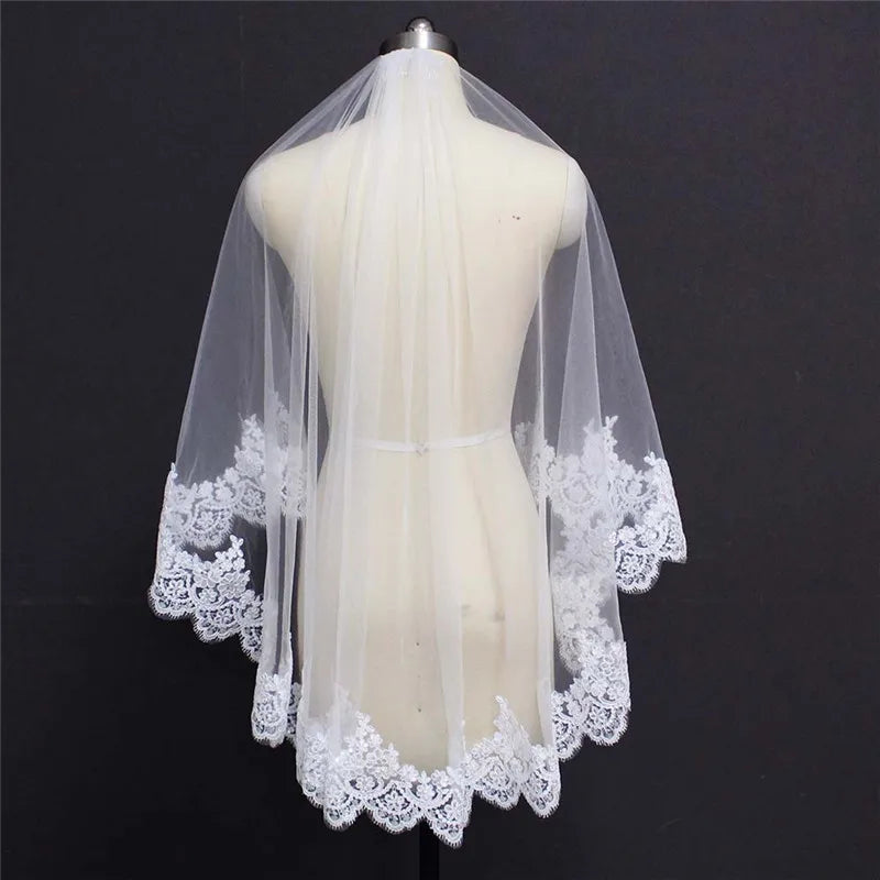 Short Lace Wedding Veil with Comb Bling Sequins Lace One Layer Bridal Veil White Ivory Veil for Bride Welon