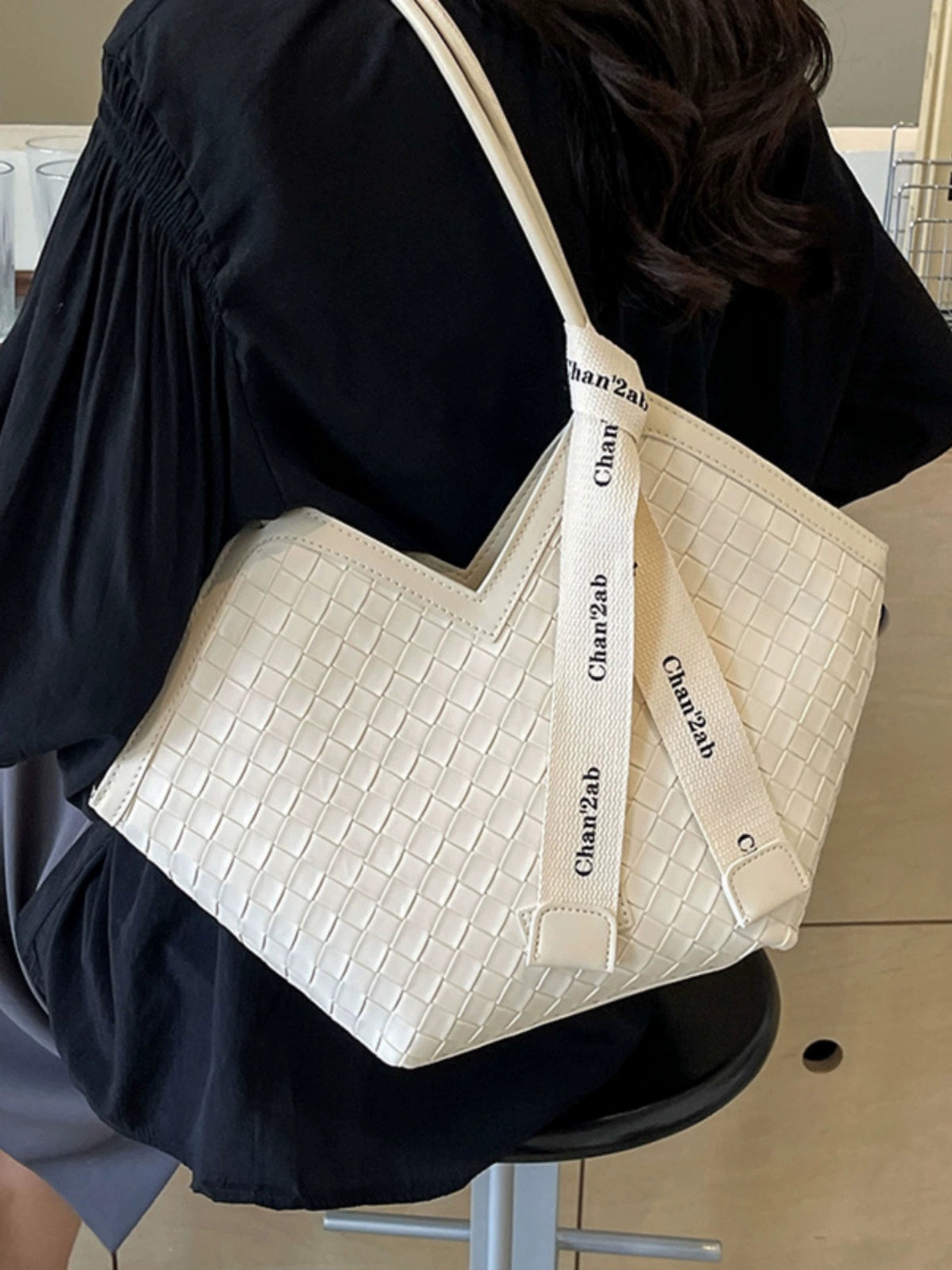 Fancy Western Style Large Capacity Bag Female 2024 New Arrival Autumn Springtide Flow Woven Shoulder Bag Commuter Tote
