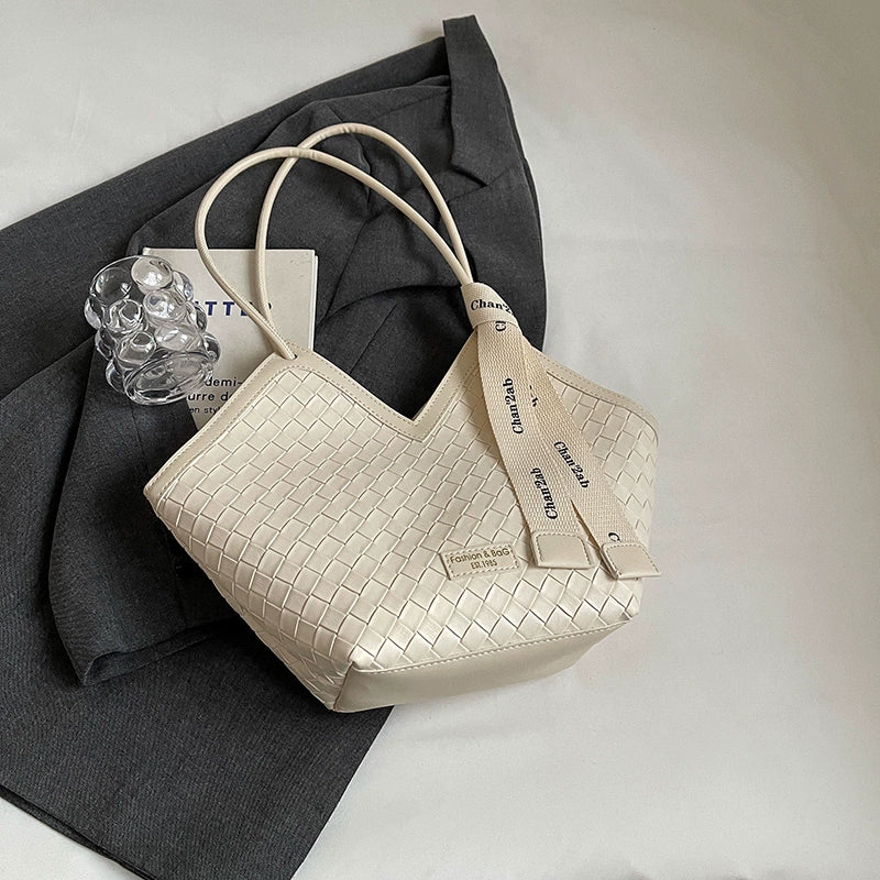 Fancy Western Style Large Capacity Bag Female 2024 New Arrival Autumn Springtide Flow Woven Shoulder Bag Commuter Tote