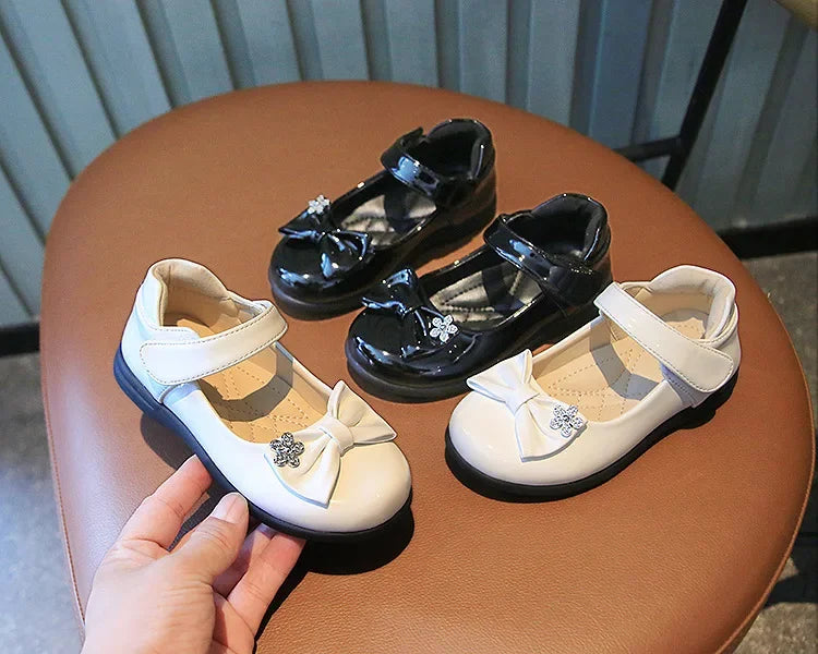 Glossy Kids Leather Shoes Simple Shallow Performance Shoes Black Bow with Crystal Flower Child Moccasin Shoes for Girls Casual