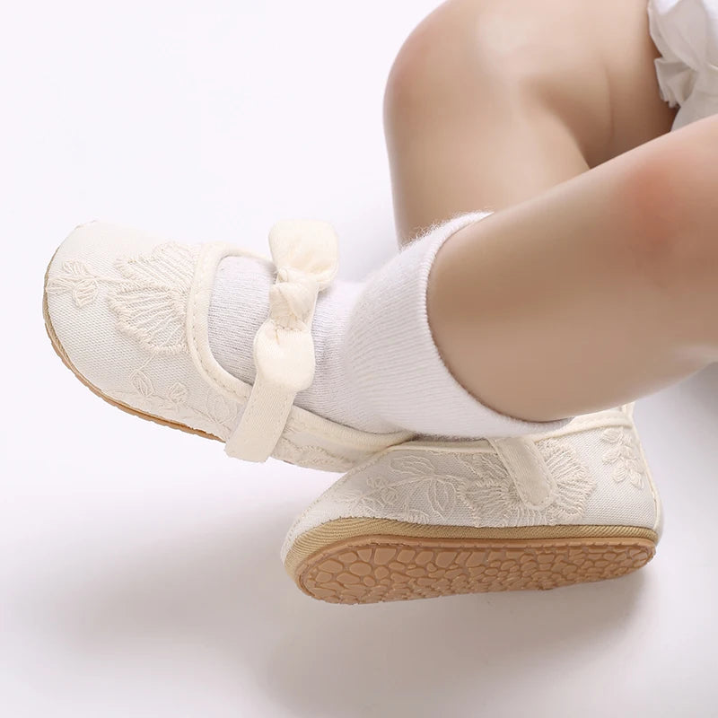 Cute White Lace Baby Girl Princess shoes Baby Moccasins Moccs Shoes Bow Fringe Rubber Soled Non-slip Footwear Crib Shoes
