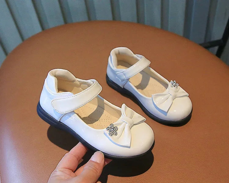 Glossy Kids Leather Shoes Simple Shallow Performance Shoes Black Bow with Crystal Flower Child Moccasin Shoes for Girls Casual