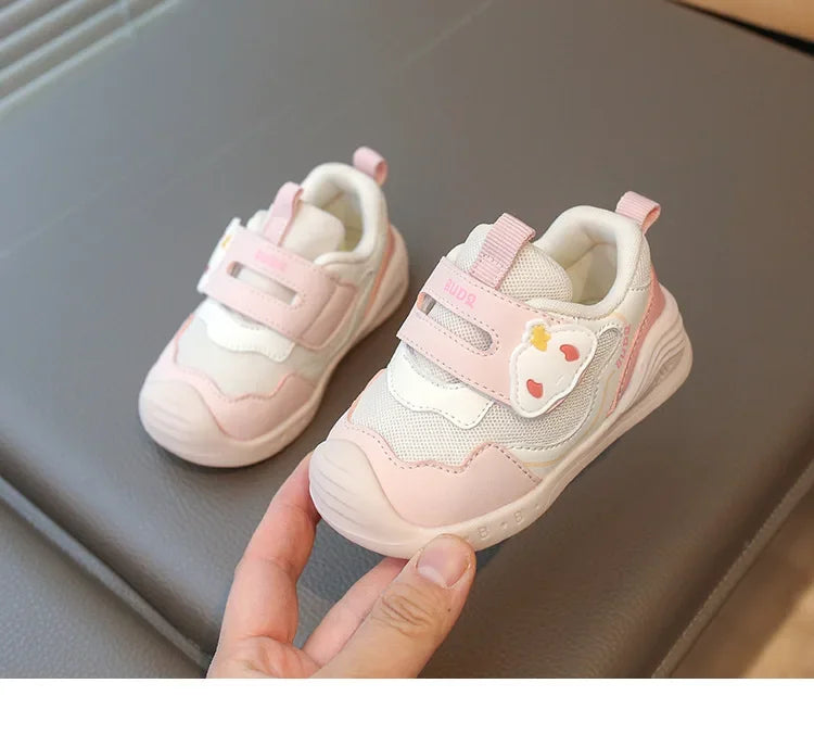 Baby walking shoes 2025 winter and winter new fashionable sports shoes trend soft sole comfortable Velcro cute and versatile