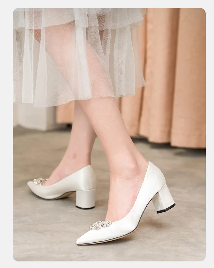 White Wedding Shoes Thick Heel Bridal Shoes Rhinestone Pointed Toe Mid-heel Large Size 41-43 Dress Shoes for Wedding Women Pumps