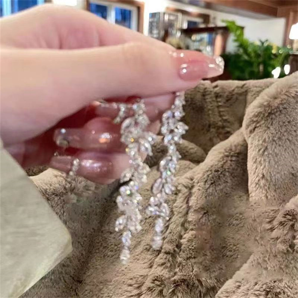 2023 New Sliver Maple Leaf Zircon Tassel Long Earrings For Women Shiny Crystal Wedding Statement Drop Earring Party Jewelry Gift