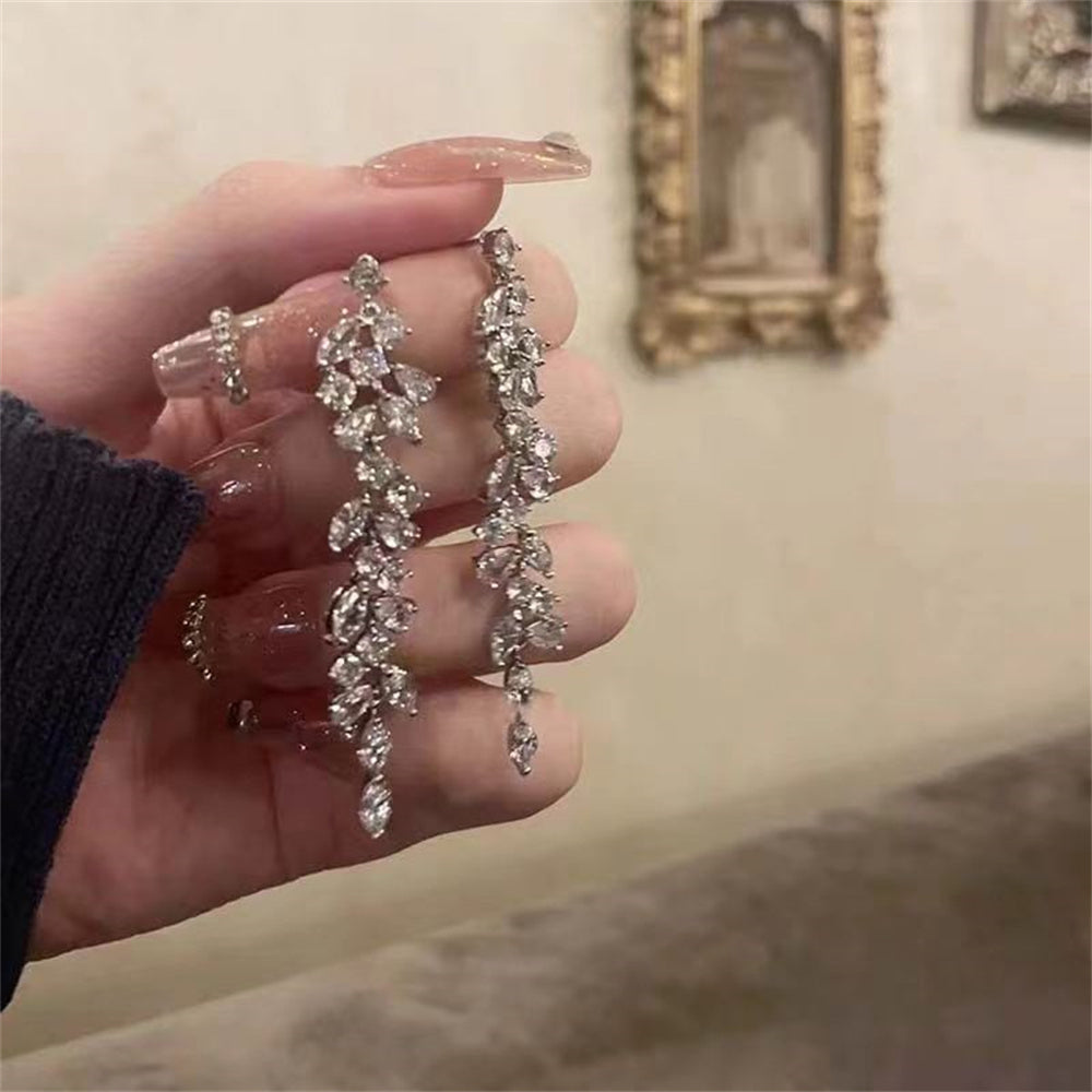 2023 New Sliver Maple Leaf Zircon Tassel Long Earrings For Women Shiny Crystal Wedding Statement Drop Earring Party Jewelry Gift
