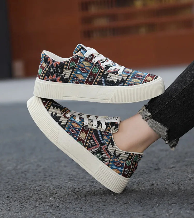 Sneakers Men 2025 New Spring and Autumn Ethnic Men's Shoe Low Top Retro Jacquard Flat Bottomed Board Shoes Oversized Mens Shoes