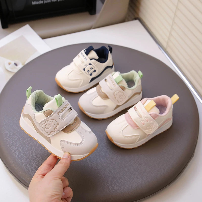 Baby walking shoes with leather surface for autumn and winter, new baby soft soled breathable sports shoes for boys and girls