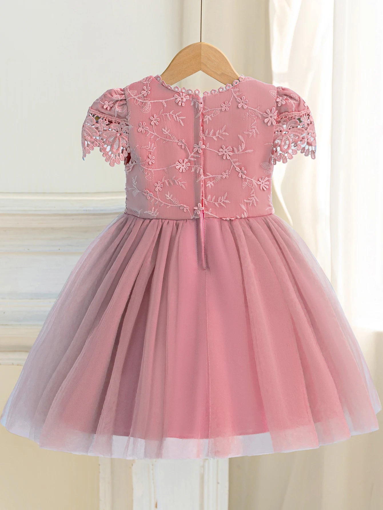 Girl Wedding Dress Pink Princess Costume Lace and Gauze Design Suitable for Girl Wedding Birthday Party Dress