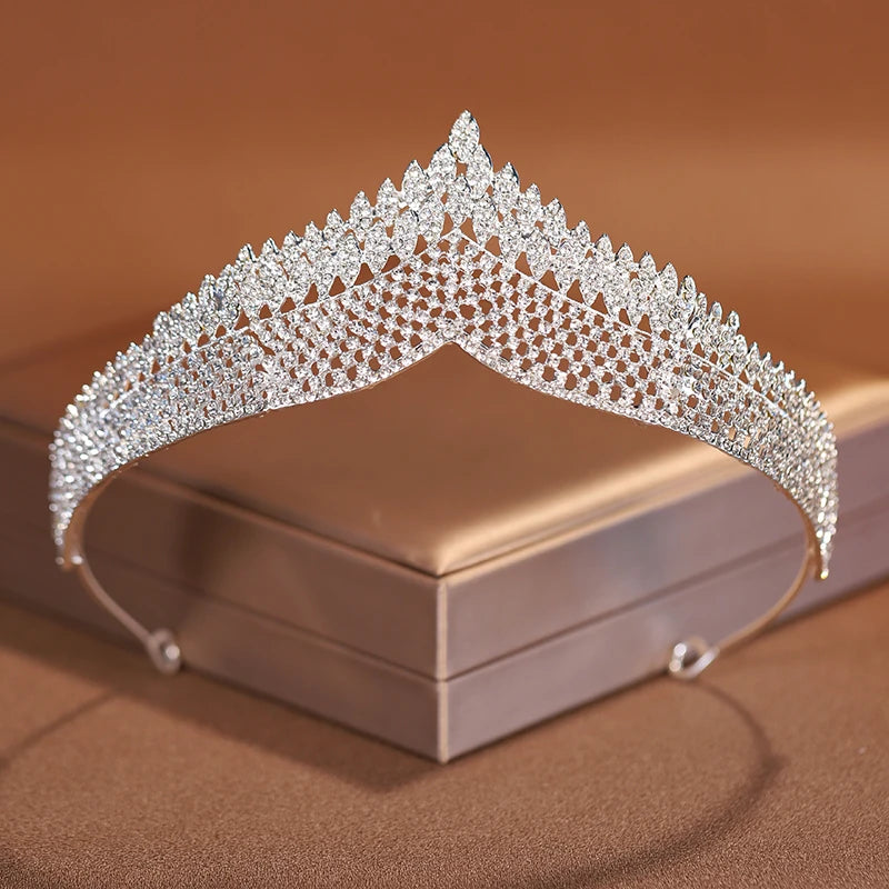 Itacazzo bridal headwear crown, classic Tiras suitable for women's weddings and birthday parties