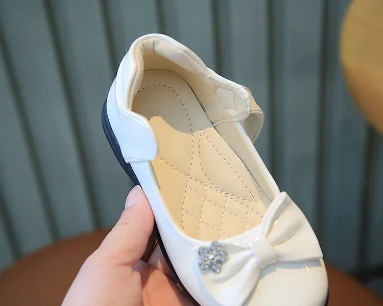 Glossy Kids Leather Shoes Simple Shallow Performance Shoes Black Bow with Crystal Flower Child Moccasin Shoes for Girls Casual