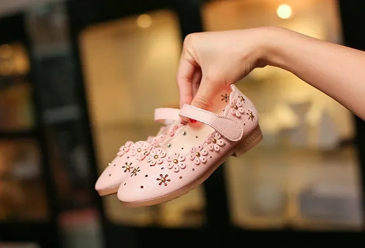 Kids Toddler Girls White Shoes for Wedding Party Fashion Princess Soft Bottom Leather Shoes Children Big Girls Flower Flats