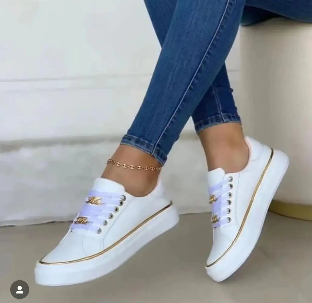 Women Comfortable Lace-up Vulcanized Shoes Low-top Round Toe Casual Shoes Thick Bottom Chain Shoes Lace-up Walking Shoe 2024