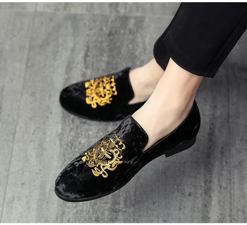 2025 Wedding Dress Shoes Casual Men Loafers New Big Size Lazy Peas shoes Embroidery Moccasins Shoes Suede Leather shoes Zapatos