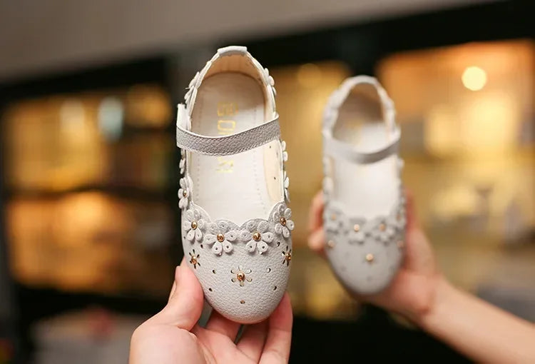 Kids Toddler Girls White Shoes for Wedding Party Fashion Princess Soft Bottom Leather Shoes Children Big Girls Flower Flats