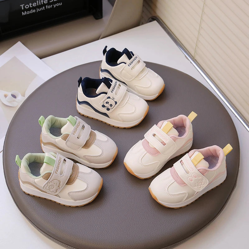 Baby walking shoes with leather surface for autumn and winter, new baby soft soled breathable sports shoes for boys and girls