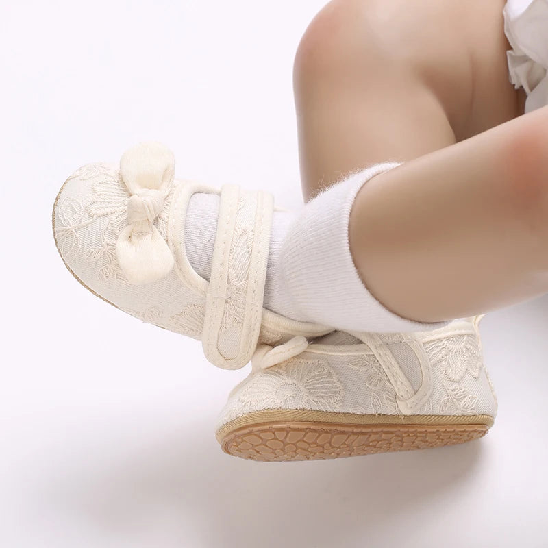 Cute White Lace Baby Girl Princess shoes Baby Moccasins Moccs Shoes Bow Fringe Rubber Soled Non-slip Footwear Crib Shoes