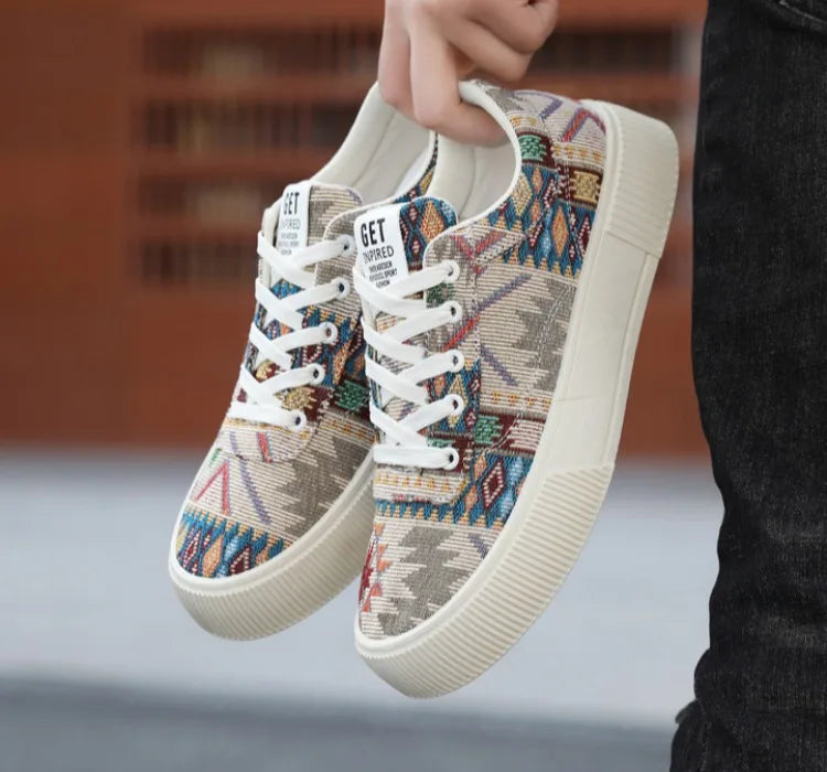 Sneakers Men 2025 New Spring and Autumn Ethnic Men's Shoe Low Top Retro Jacquard Flat Bottomed Board Shoes Oversized Mens Shoes