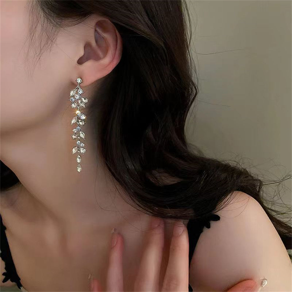 2023 New Sliver Maple Leaf Zircon Tassel Long Earrings For Women Shiny Crystal Wedding Statement Drop Earring Party Jewelry Gift