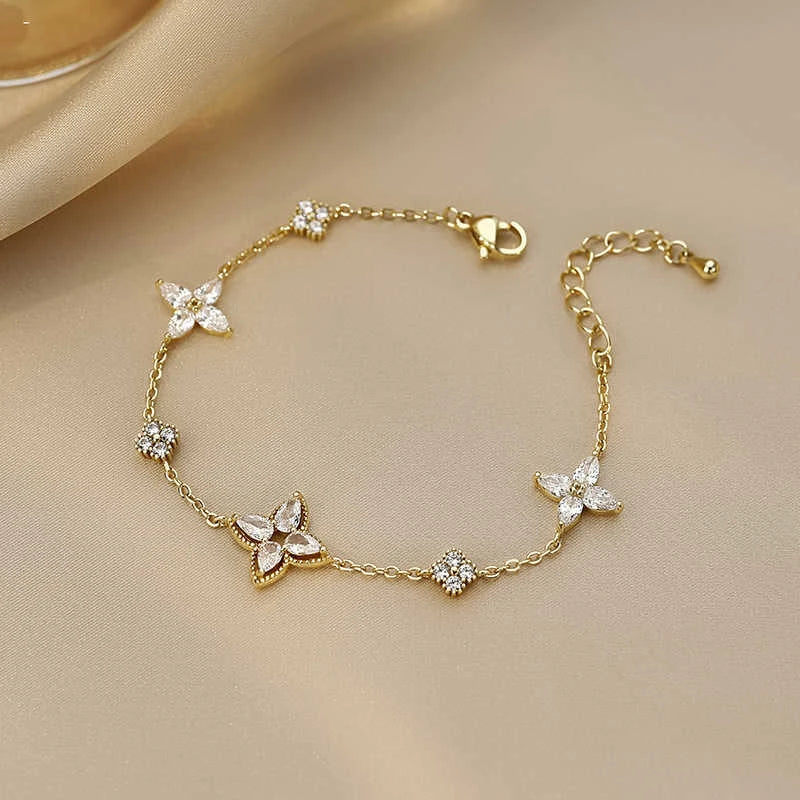 Personalized Fashion Crystal Flower Bracelet for Women Stainless Steel Korean Bracelet High Quality Jewelry Accessories Gift