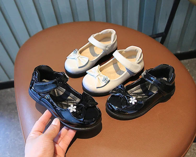 Glossy Kids Leather Shoes Simple Shallow Performance Shoes Black Bow with Crystal Flower Child Moccasin Shoes for Girls Casual