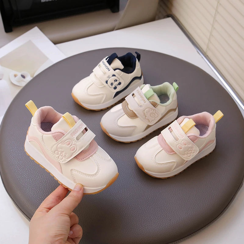 Baby walking shoes with leather surface for autumn and winter, new baby soft soled breathable sports shoes for boys and girls