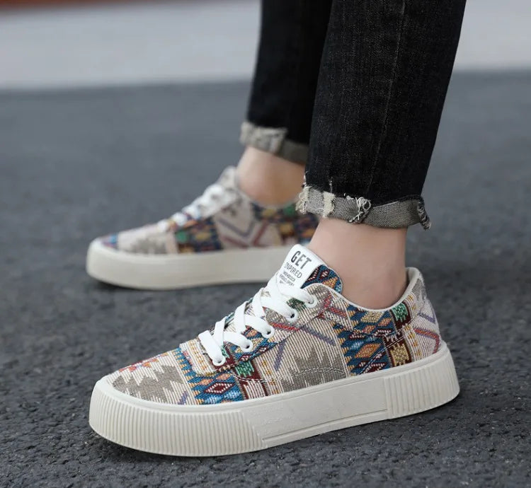 Sneakers Men 2025 New Spring and Autumn Ethnic Men's Shoe Low Top Retro Jacquard Flat Bottomed Board Shoes Oversized Mens Shoes