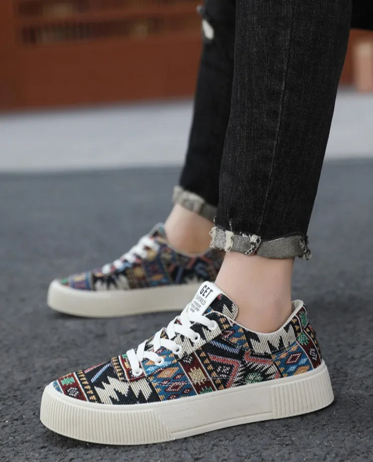 Sneakers Men 2025 New Spring and Autumn Ethnic Men's Shoe Low Top Retro Jacquard Flat Bottomed Board Shoes Oversized Mens Shoes
