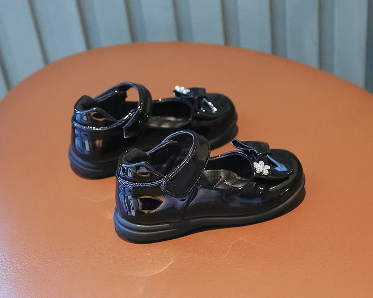 Glossy Kids Leather Shoes Simple Shallow Performance Shoes Black Bow with Crystal Flower Child Moccasin Shoes for Girls Casual