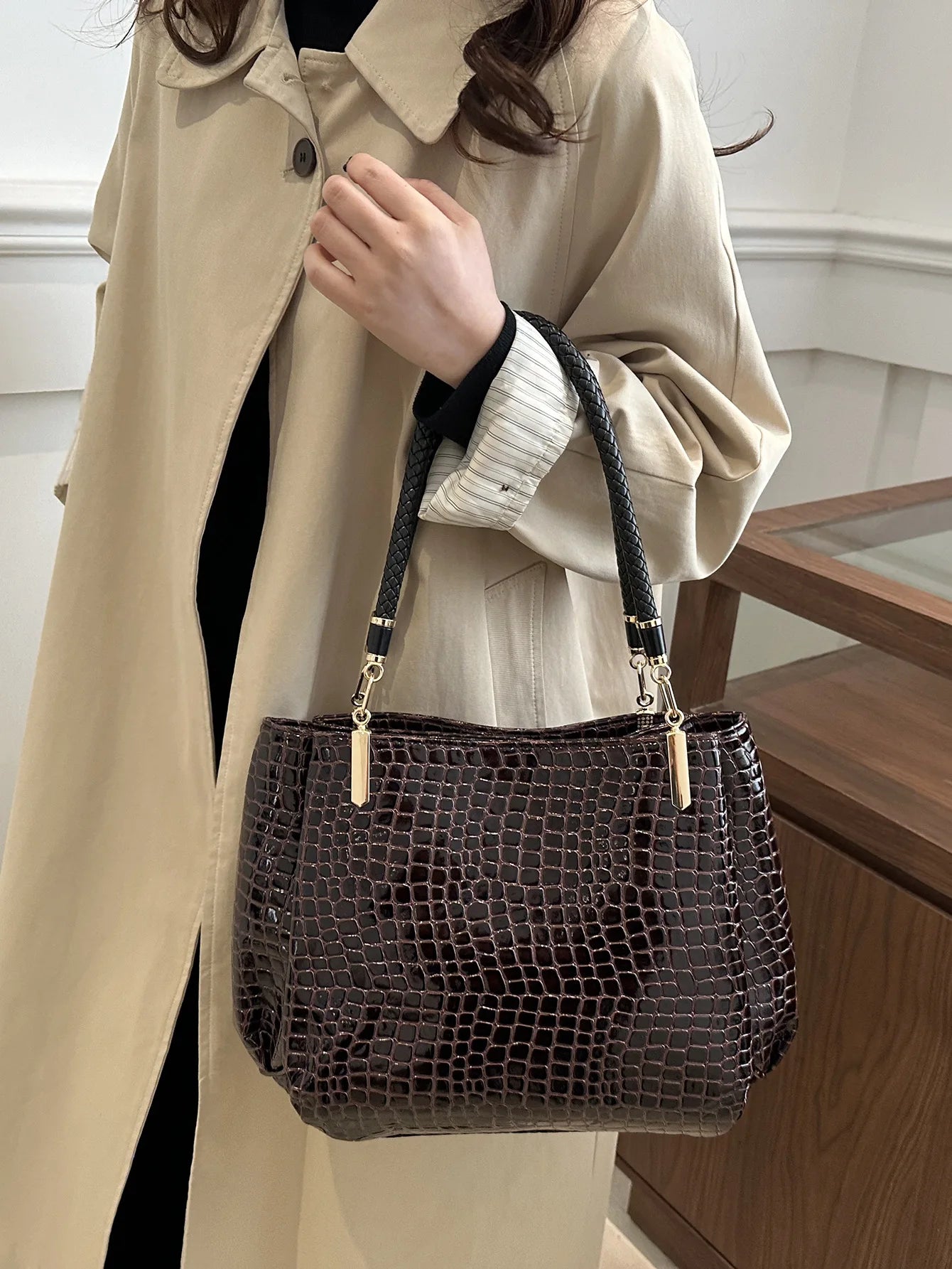 Classic Stone Texture Top-Handle Bag with Crocodile Print Elegant Shoulder Bag for Sophisticated Women in Europe and America