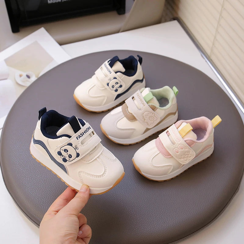 Baby walking shoes with leather surface for autumn and winter, new baby soft soled breathable sports shoes for boys and girls