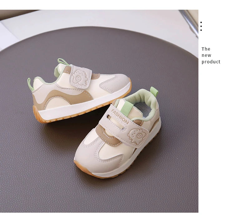 Baby walking shoes with leather surface for autumn and winter, new baby soft soled breathable sports shoes for boys and girls