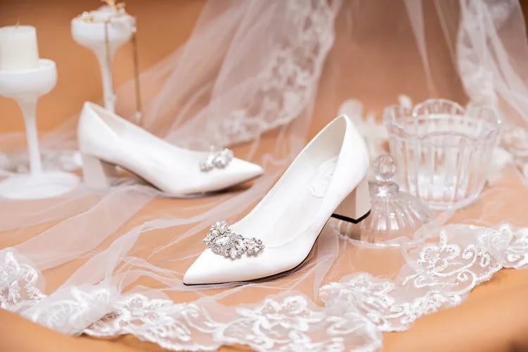 White Wedding Shoes Thick Heel Bridal Shoes Rhinestone Pointed Toe Mid-heel Large Size 41-43 Dress Shoes for Wedding Women Pumps