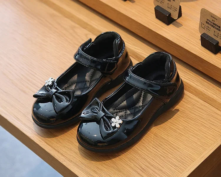 Glossy Kids Leather Shoes Simple Shallow Performance Shoes Black Bow with Crystal Flower Child Moccasin Shoes for Girls Casual
