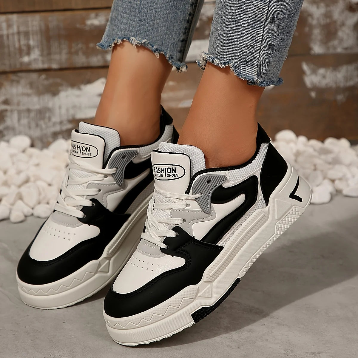 Fashionable Sneaker Breathable Black White Shoes for Women All Seasons, Casual and Sports Wear, Trendy Ins Style