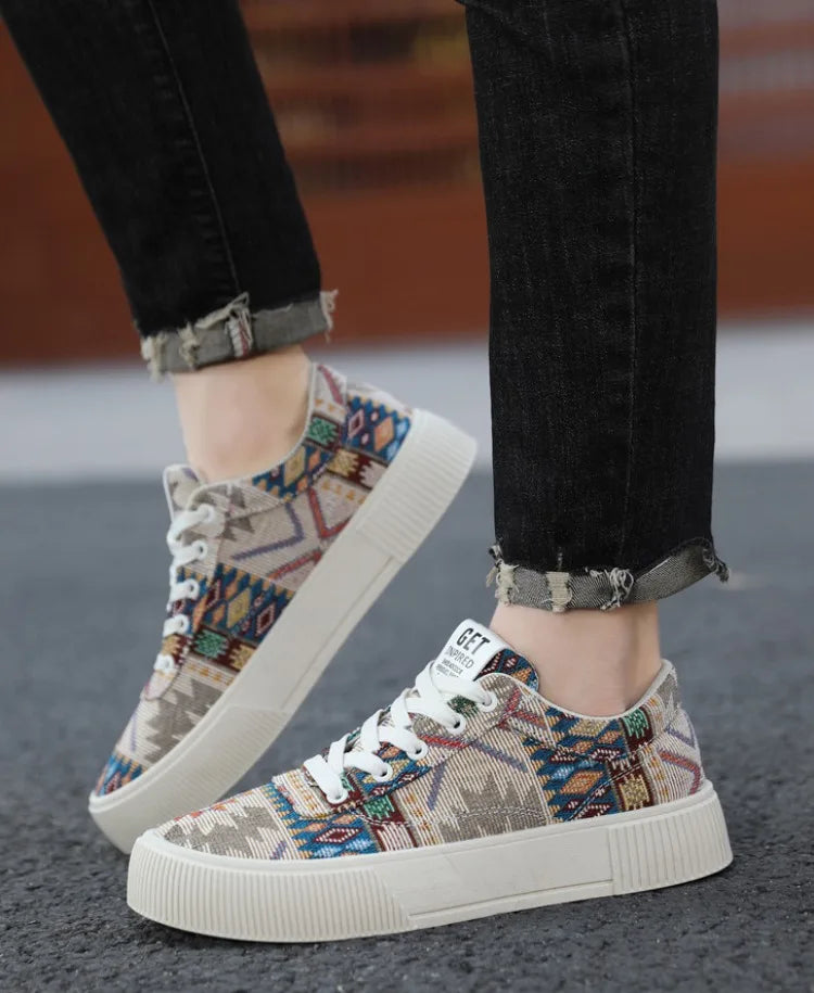 Sneakers Men 2025 New Spring and Autumn Ethnic Men's Shoe Low Top Retro Jacquard Flat Bottomed Board Shoes Oversized Mens Shoes