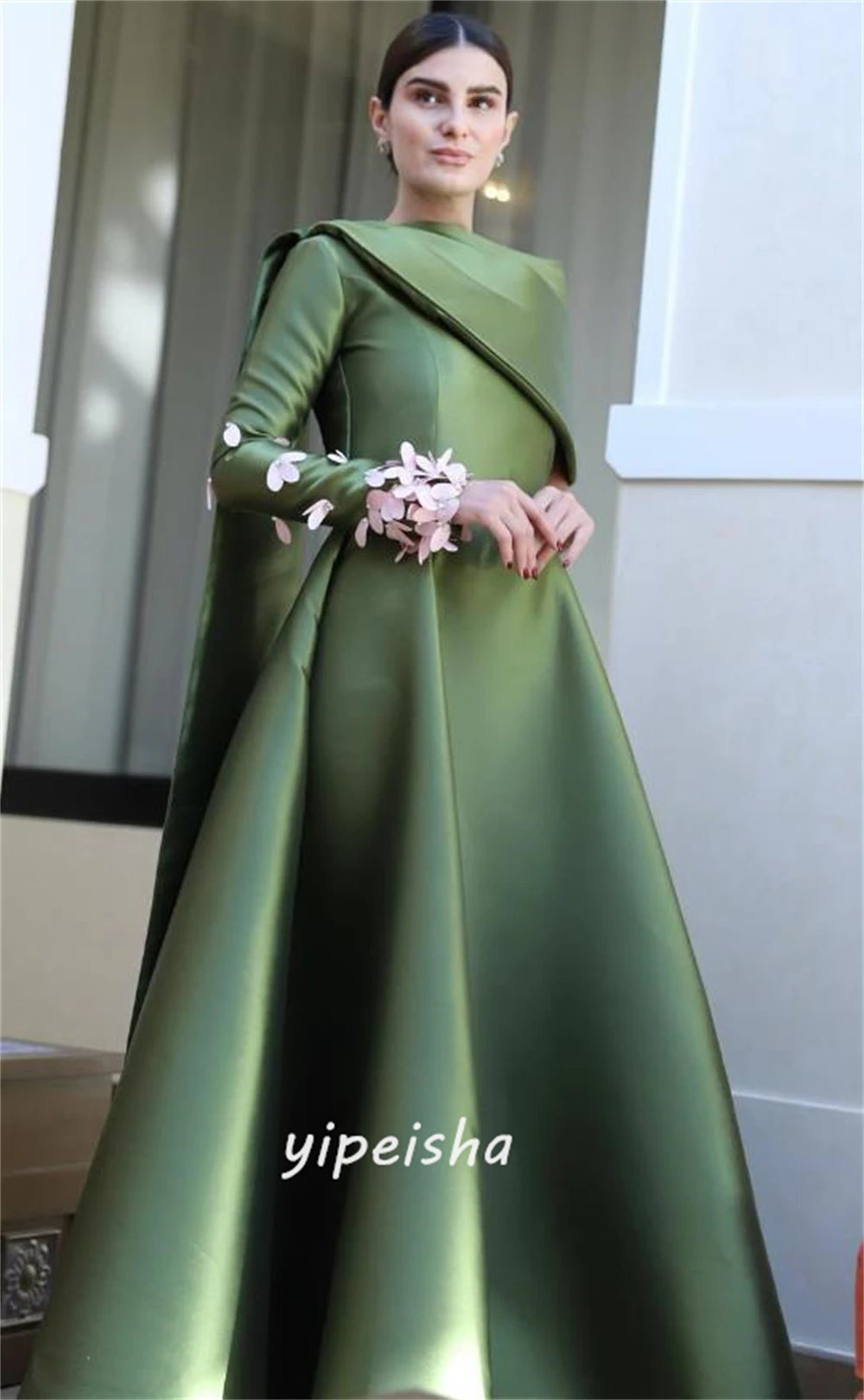 Customized Exquisite Modern Style High Collar Ball Gown Appliquess Bespoke Occasion Evening Gowns