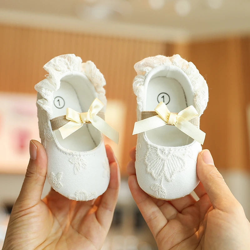 Cute White Lace Baby Girl Princess shoes Baby Moccasins Moccs Shoes Bow Fringe Rubber Soled Non-slip Footwear Crib Shoes
