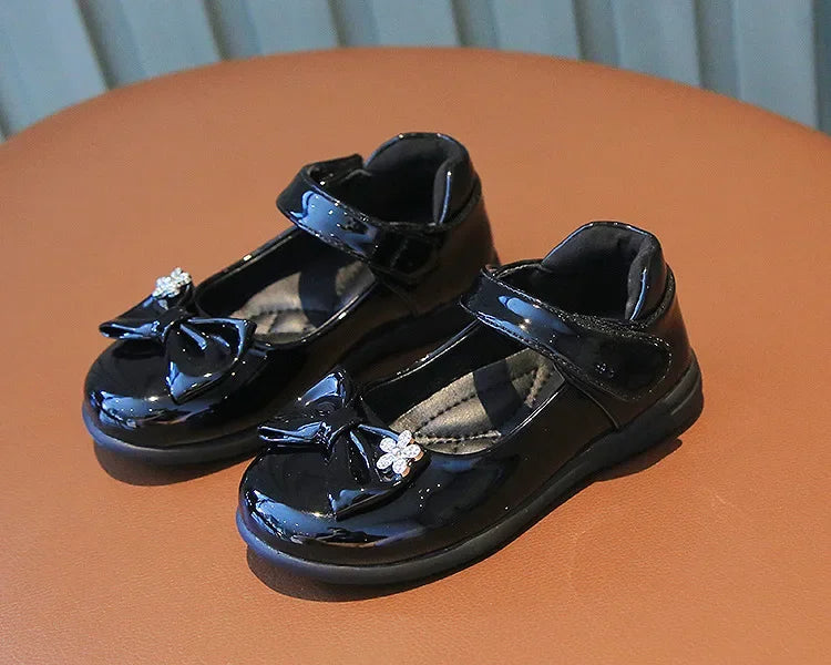Glossy Kids Leather Shoes Simple Shallow Performance Shoes Black Bow with Crystal Flower Child Moccasin Shoes for Girls Casual