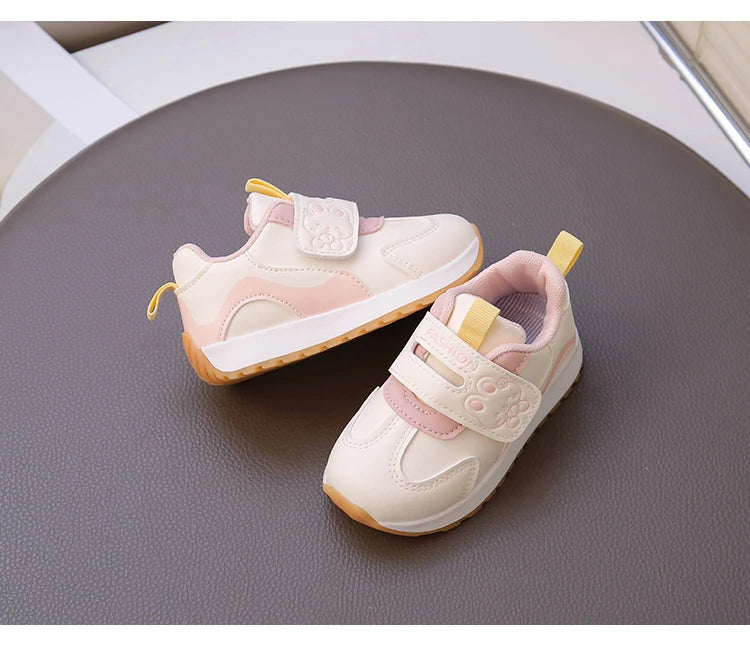 Baby walking shoes with leather surface for autumn and winter, new baby soft soled breathable sports shoes for boys and girls