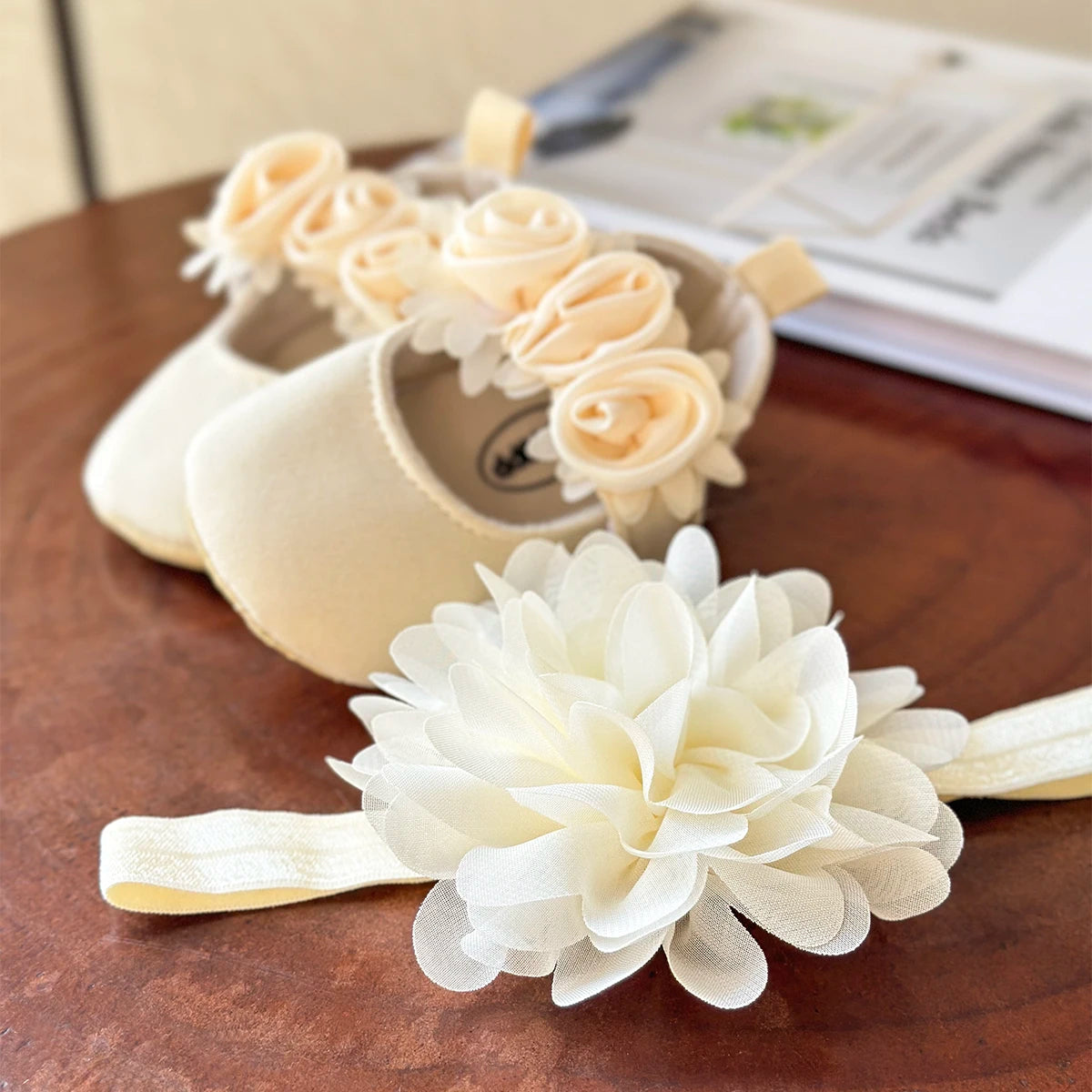 2pcs Baby Girls Flat Shoes With Flower Decor Princess Crib Shoes First Walker Shoes & Headband For Newborn Infant