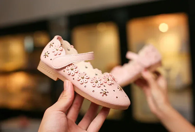 Kids Toddler Girls White Shoes for Wedding Party Fashion Princess Soft Bottom Leather Shoes Children Big Girls Flower Flats