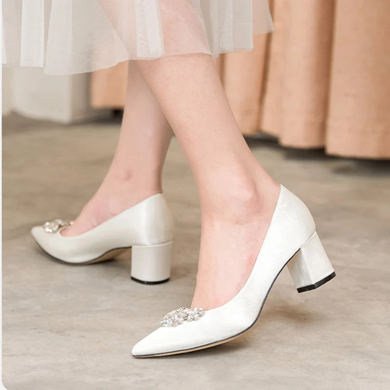 White Wedding Shoes Thick Heel Bridal Shoes Rhinestone Pointed Toe Mid-heel Large Size 41-43 Dress Shoes for Wedding Women Pumps