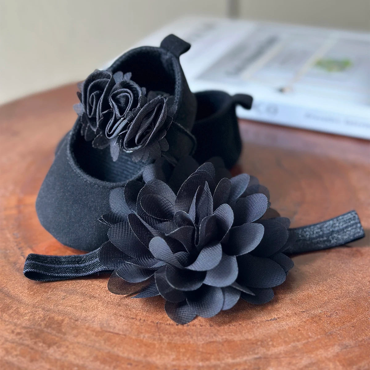 2pcs Baby Girls Flat Shoes With Flower Decor Princess Crib Shoes First Walker Shoes & Headband For Newborn Infant