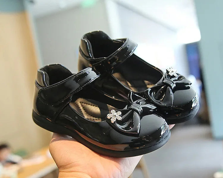 Glossy Kids Leather Shoes Simple Shallow Performance Shoes Black Bow with Crystal Flower Child Moccasin Shoes for Girls Casual