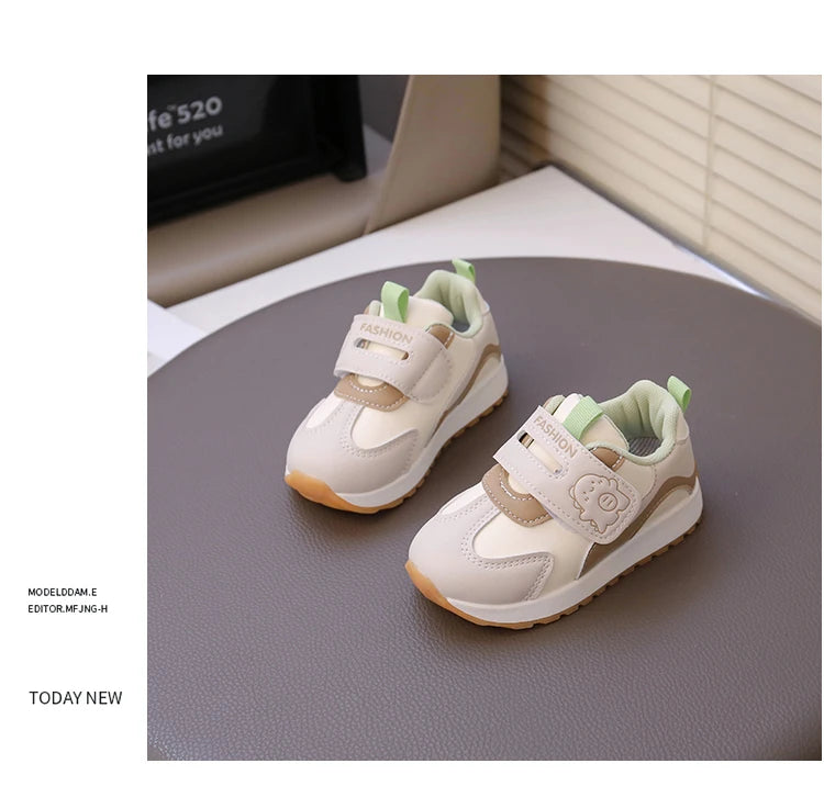 Baby walking shoes with leather surface for autumn and winter, new baby soft soled breathable sports shoes for boys and girls