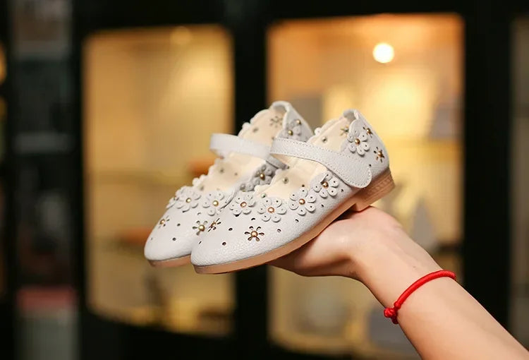 Kids Toddler Girls White Shoes for Wedding Party Fashion Princess Soft Bottom Leather Shoes Children Big Girls Flower Flats