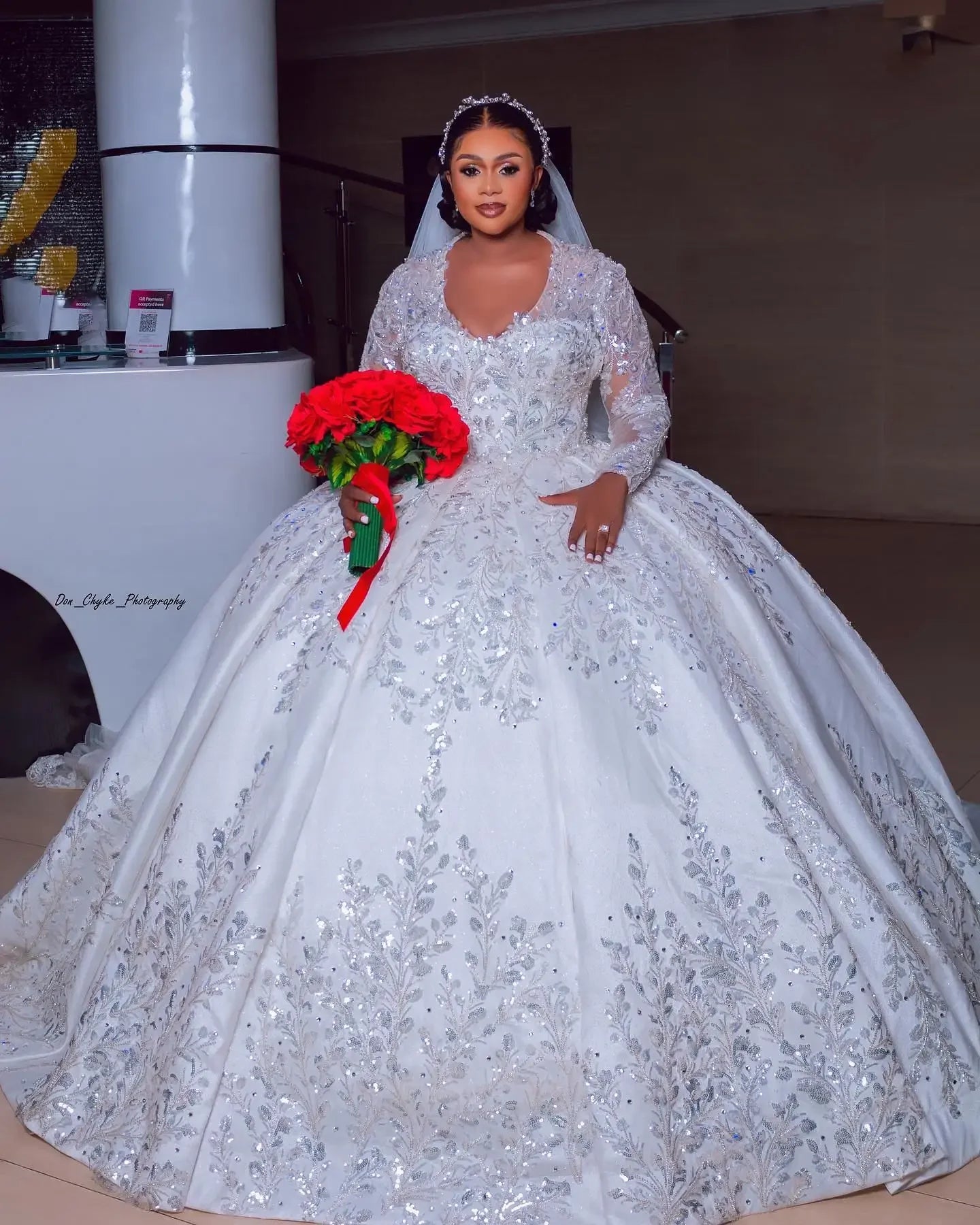 Customized Luxury Plus Size Ball Gowns Lace Sequined Wedding Dress Long Sleeve Bridal Dress Beaded vestidos de novia 2025