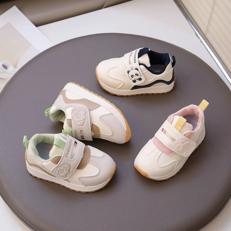 Baby walking shoes with leather surface for autumn and winter, new baby soft soled breathable sports shoes for boys and girls